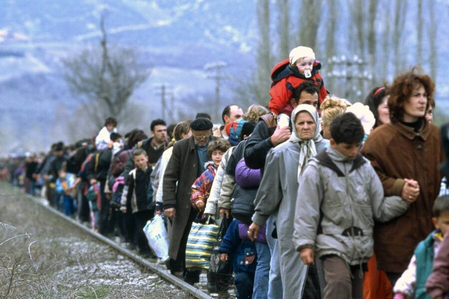 Kosovolaisia pakolaisia Blacen kylässä Makedoniassa vuonna 1999.