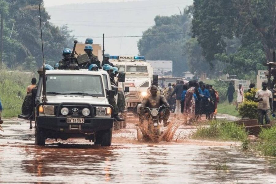 FNs fredsbevarende styrker patruljerer i Den sentralafrikanske republikk. Foto: UN Photo/Eskinder Debebe.