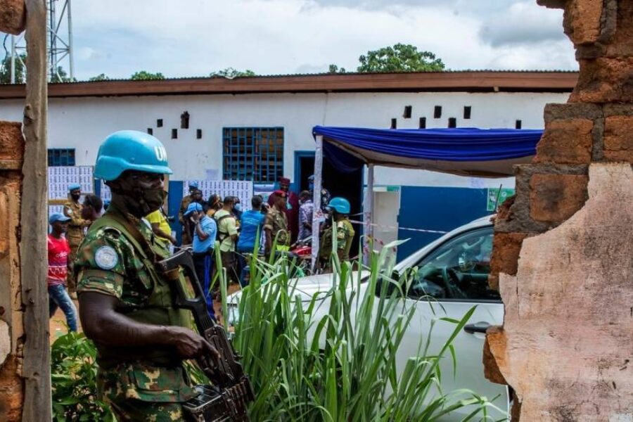FN-styrken MINUSCA passer på at befolkningen i Bangui kan stemme trygt under valget i mai 2021.