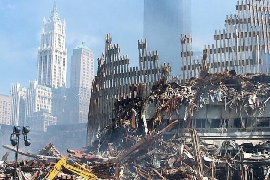 Ruinene av World Trade Center en uke etter al-Qaidas terrorangrep mot USA 11. september 2001.