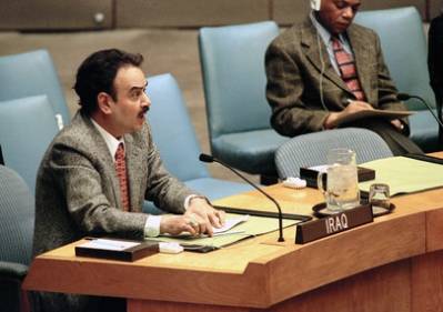 Den irakiska FN-ambassadören talar till Säkerhetsrådet år 1998 när de diskuterar de amerikansk-brittiska militäraktionerna mot Irak. Foto: UN Photo/Evan Schneider