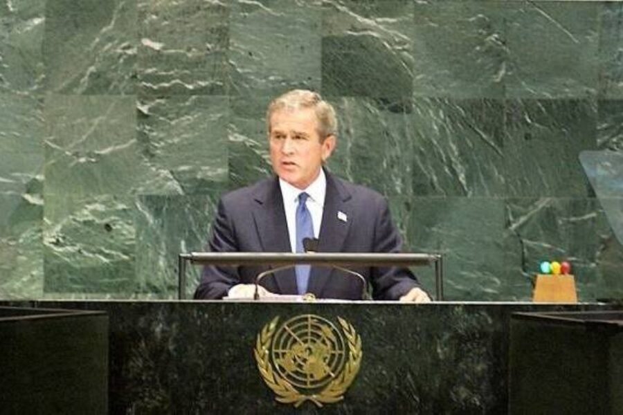 USAs president George W. Bush taler til FNs generalforsamling i 2003. Foto: UN Photo/Michelle Poiré