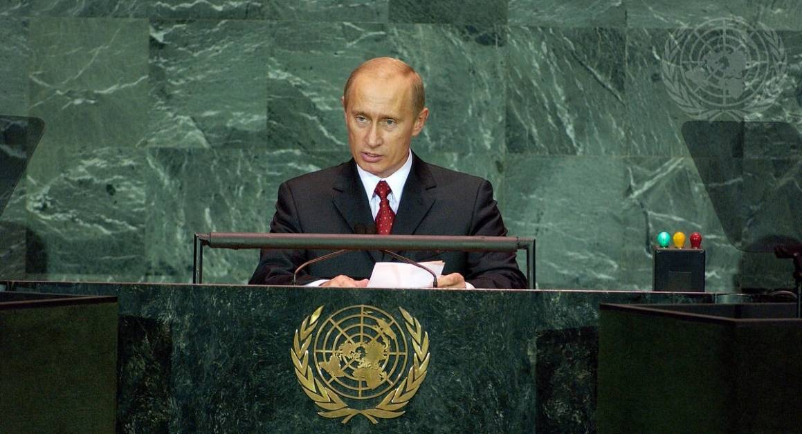 Rysslands president Vladimir Putin är angelägen om att få inflytande i grannländerna Armenien och Azerbajdzjan. Här talar han på FN:s generalförsamling 2005. Foto: FN Photo / Joshua Kristal.