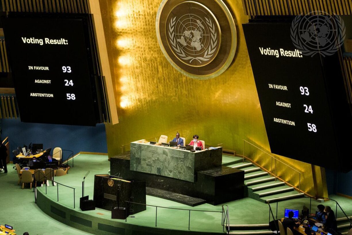 Torsdag stemte FNs generalforsamling for en resolusjon som suspenderer Russland fra FNs menneskerettighetsråd.  Foto: UN Photo/Manuel Elias