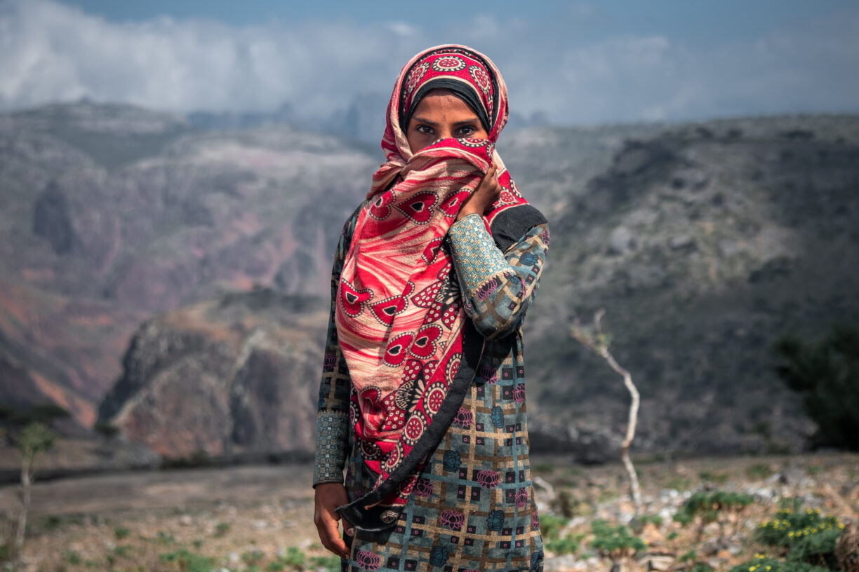 En lokal jente som bor i en avsidesliggende landsby på Socotra Island i Jemen. Foto: Unsplash/Andrew Svk
