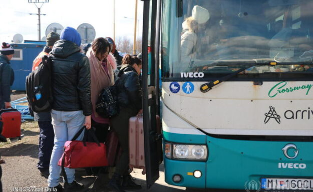 Ukrainske flyktninger på grensen mellom Slovakia og Ukraina.