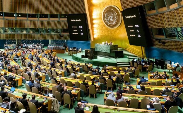 FLERTALL: 140 land stemte for Ukraina-resolusjonen i FNs generalforsamling.