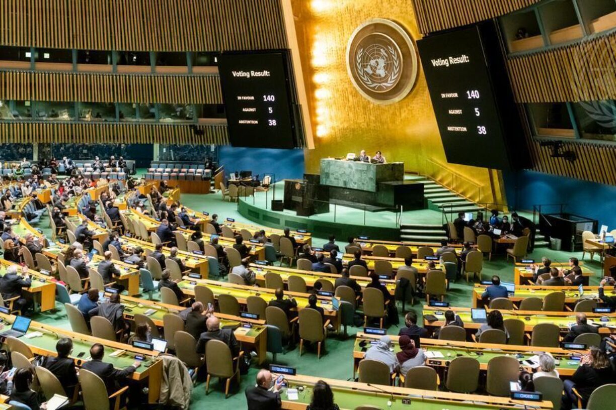 FLERTALL: 140 land stemte for Ukraina-resolusjonen i FNs generalforsamling. Foto: UN Photo/Mark Garten