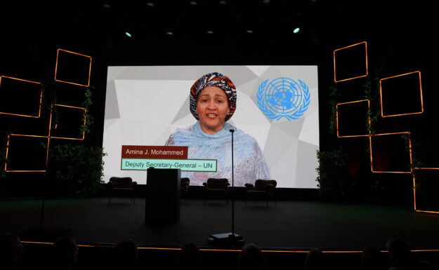 FNs visegeneralsekretær Amina J. Mohammed deltok digitalt på årets Norad-konferanse om mennesket og naturen. — Vi har misforvaltet vår naturlige verden, drevet mer enn én million arter til utryddelse, og forurenset landområdene våre, havet og luften, sa hun. Foto: Norad.