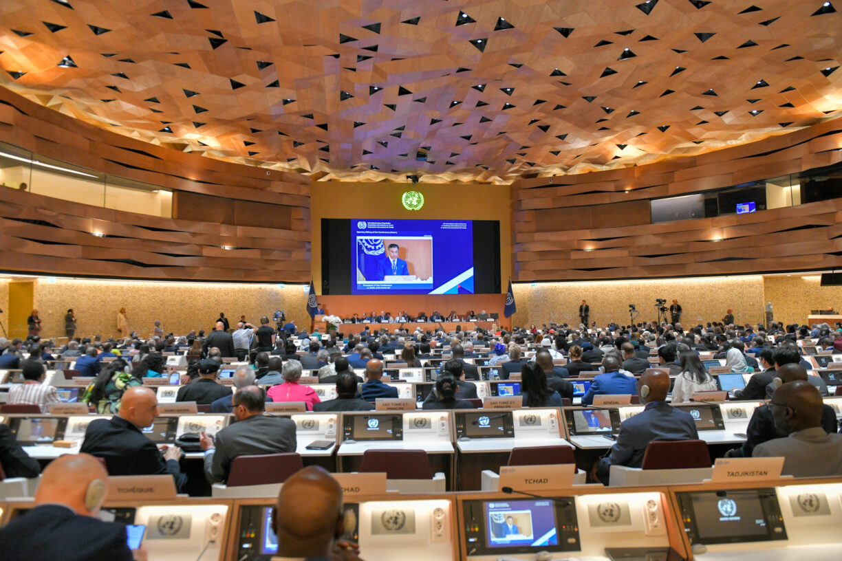 Den 111. sesjonen av Den internasjonale arbeidskonferansen åpnet mandag 5. juni. De neste ukene skal nesten 5 000 delegater, som representer arbeidsgiverorganisasjoner, fagforeninger, og regjeringer, ta tak i store arbeidslivsutfordringer. Foto: ILO/Crozet-Puteau.