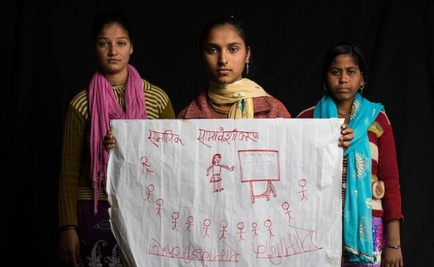 Parmila er 18 år gammel og kommer fra Nepal. Hun er en sosialarbeider. — Jeg ser tilfeller av barneekteskap og vold mot kvinner i landsbyen min hele tiden, og jeg ønsker virkelig å utrydde dette, sier hun. Foto: OCHA/Vincent Tremau.