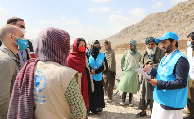 FNs generalsekretærer har arrangert et møte for å kartlegge veien videre for engasjementet med Taliban, grunnet en rekke presserende utfordringer, som forbud mot kvinnelige FN-ansatte. Foto: WFP/Sadeq Naseri