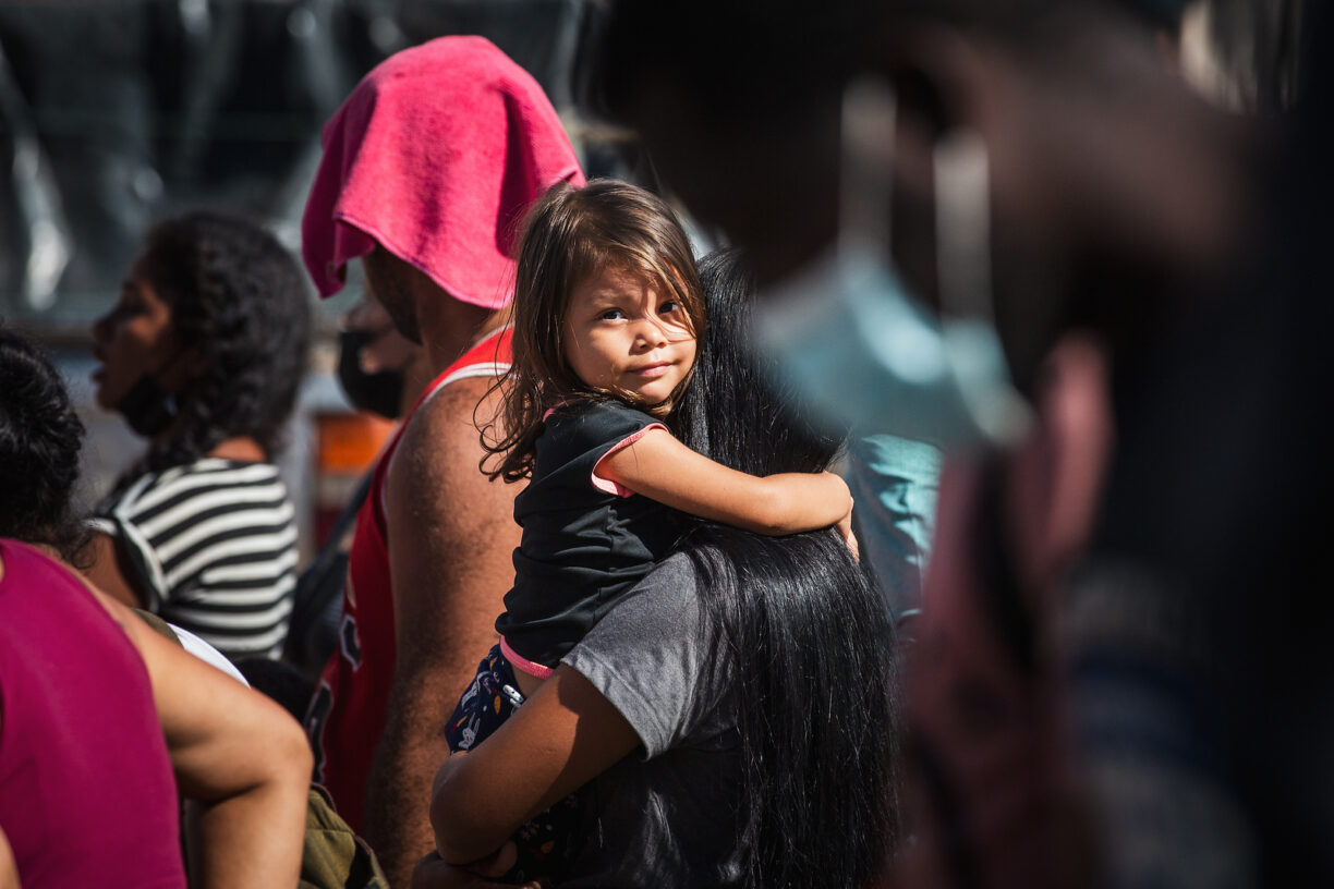 FNs nye migrasjonssjef oppfordrer land til å se på migranter først og fremst som mennesker, og erkjenne deres enorme bidrag til våre samfunn og økonomier. Foto: OCHA/Vincent Tremeau.