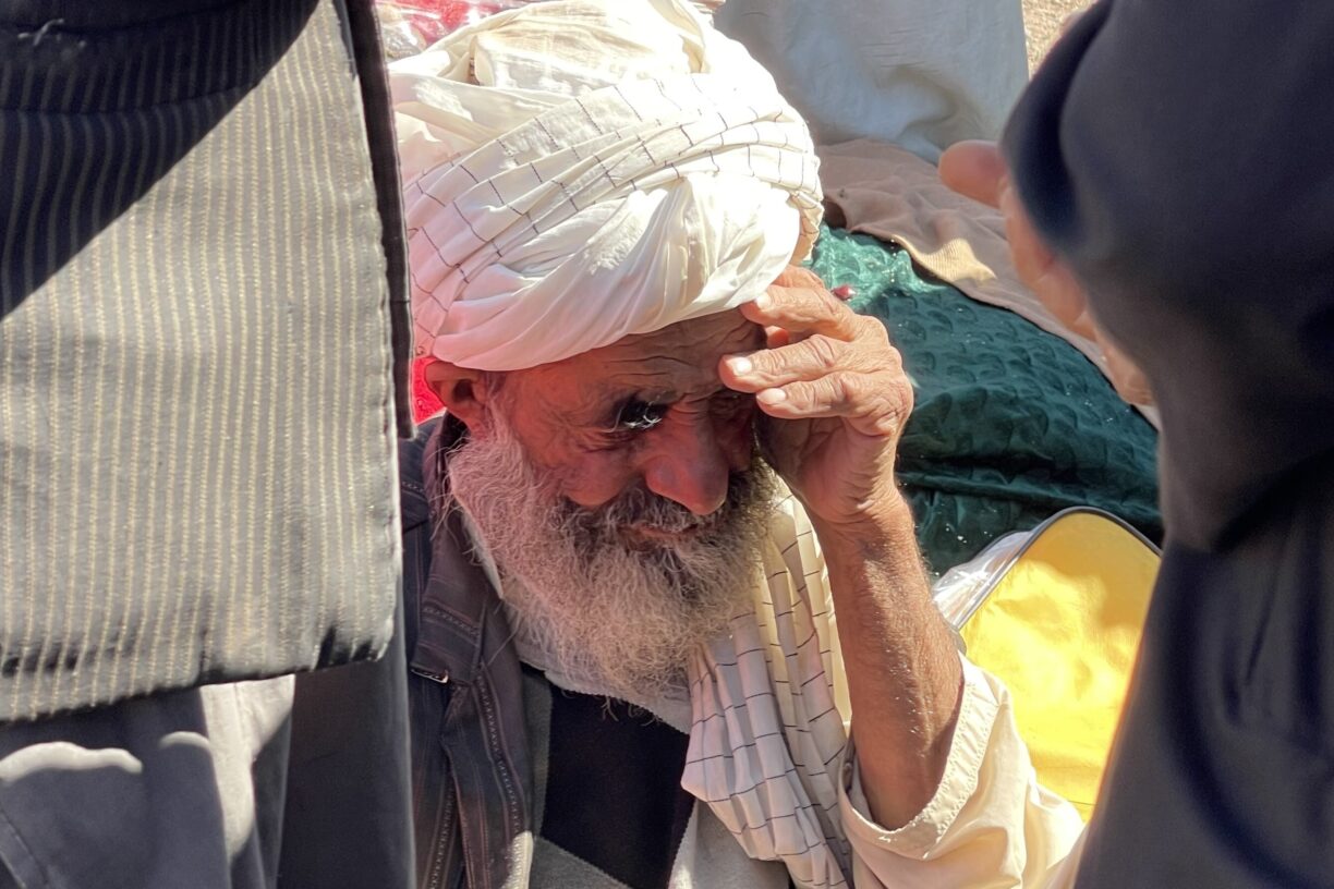 Vest-Afghanistan har blitt rammet av det andre jordskjelvet siden lørdag, og mange sov ute i telt siden hjemmene deres ble ødelagt av de første skjelvene. Foto: UN Photo/Sampa Kangwa-Wilkie/UNAMA