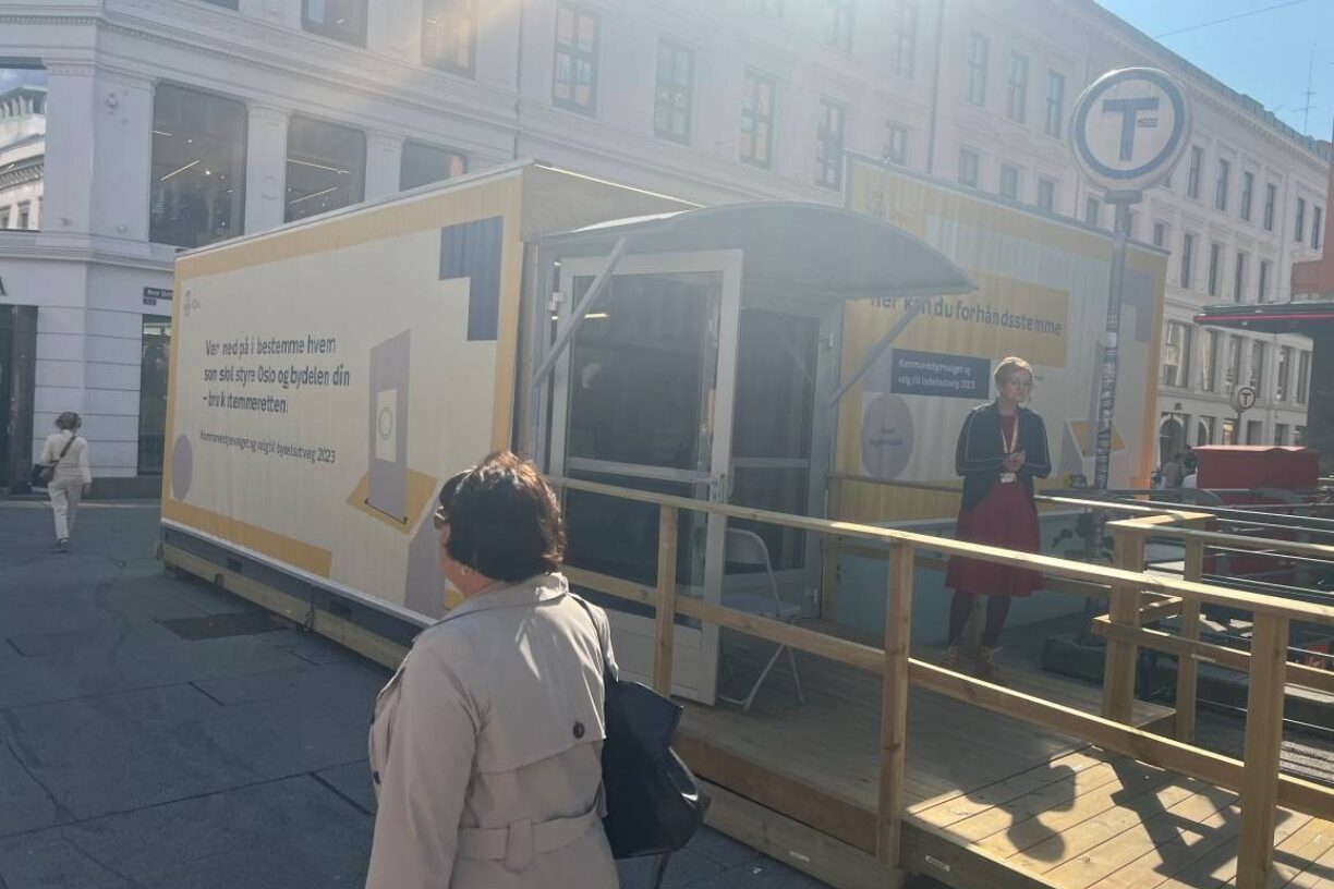 Et stemmelokale i Oslo sentrum, der tusenvis nå har lagt inn sin forhåndsstemme. 11. september er selve valgdagen i Norge. Foto: FN-sambandet