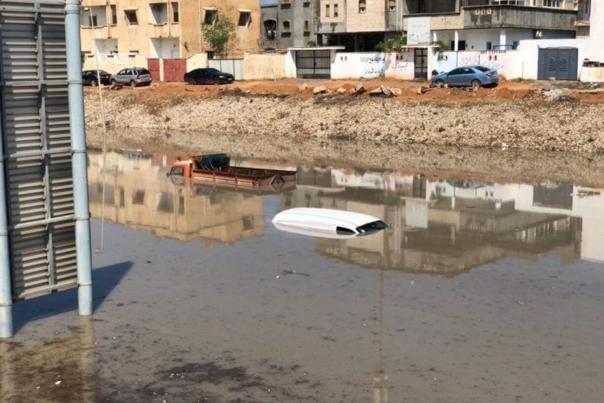 En «episk» flom har rammet Libya etter stormen Daniel inntraff. Mer enn 5 000 har mistet livet og 10 000 mennesker er fortsatt savnet. Foto: Tripoli Security Directorate.