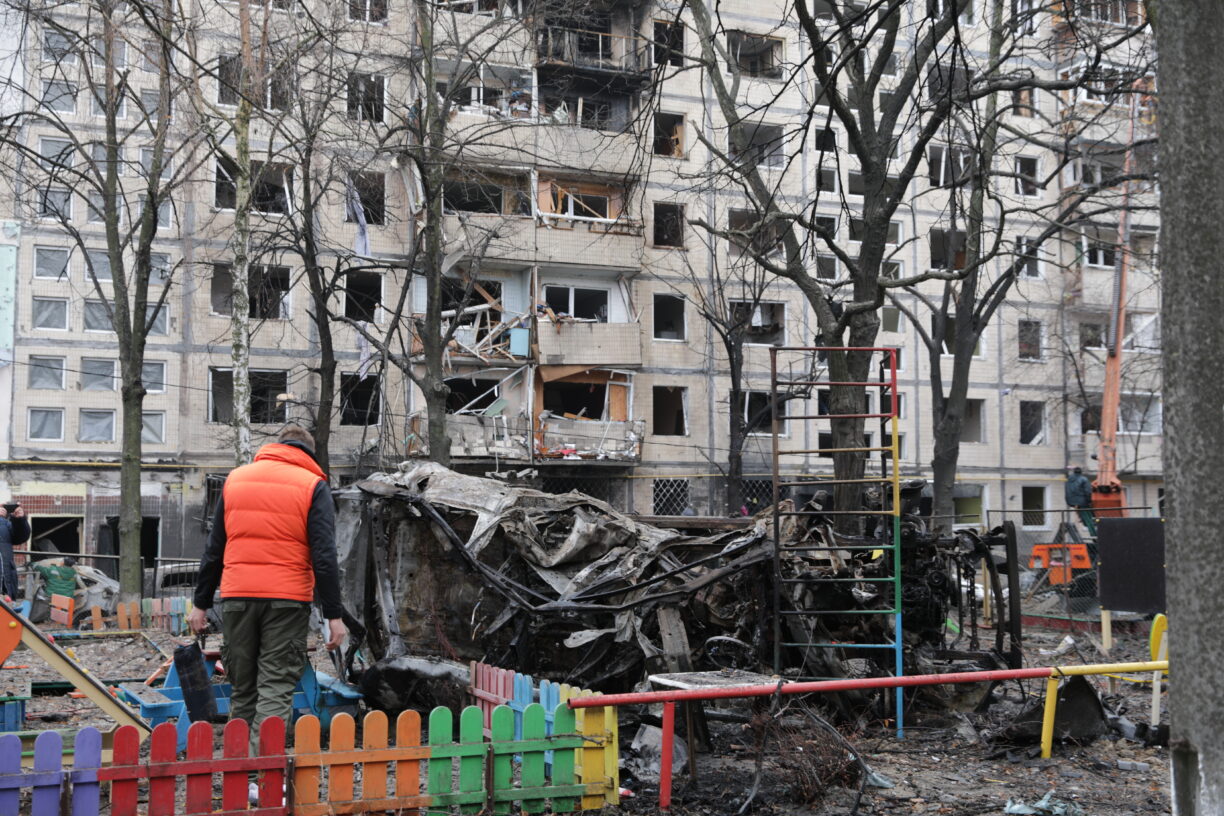 Natt til 12. desember 2023 førte et luftangrep mot Kiev til at dusinvis av sivile ble skadet, inkludert barn, og skadet kritisk infrastruktur i minst fire av hovedstadens ti distrikter. Dette var det tredje angrepet på Ukrainas hovedstad på mindre enn én uke. Foto: OCHA/Viktoriia Andriievska