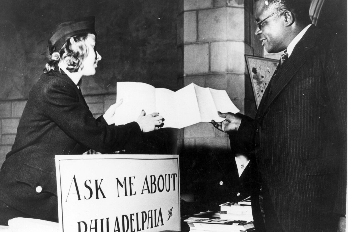 Philadelphia-erklæringen, som fyller 80 år den 10. mai, slår fast at arbeidskraft ikke er en «vare» og fastsetter grunnleggende menneskelige og økonomiske rettigheter under prinsippet om at «fattigdom hvor som helst utgjør en fare for velstand overalt». Foto: ILO.