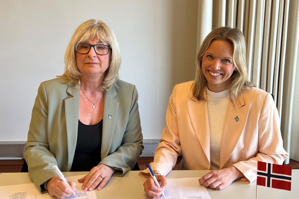 Fylkesråd Lise Hagen Rebbestad og generalsekretær i FN-sambandet, Catharina Bu. Foto: FN-sambandet