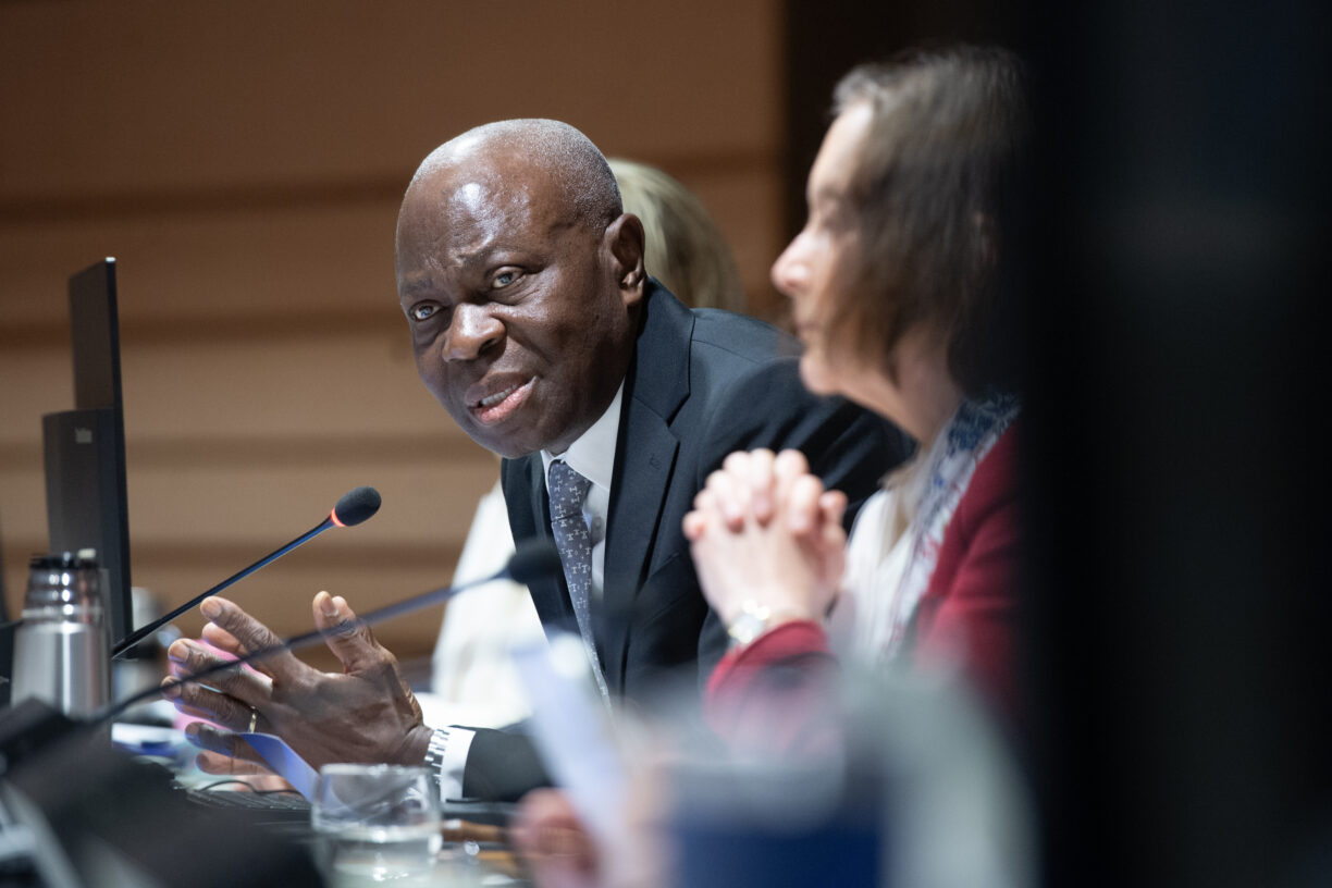 Nå, for første gang siden organisasjonen ble opprettet i 1919, har ILOs sparebøsse gått tom. FN-sambandet forklarer. Foto: ILO/Violaine Martin