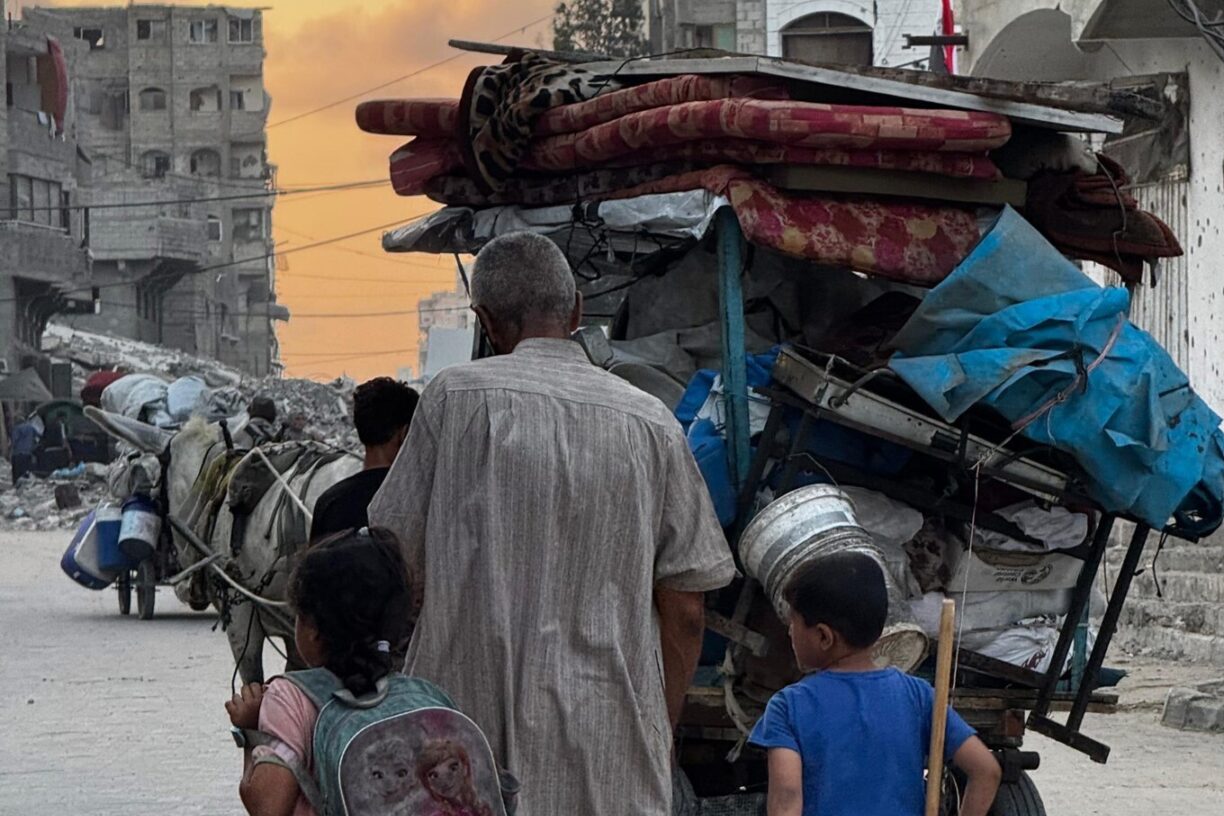 Israel bomber, fordriver og sulter i hjel den palestinske befolkningen på Gazastripen. Foto: UNRWA