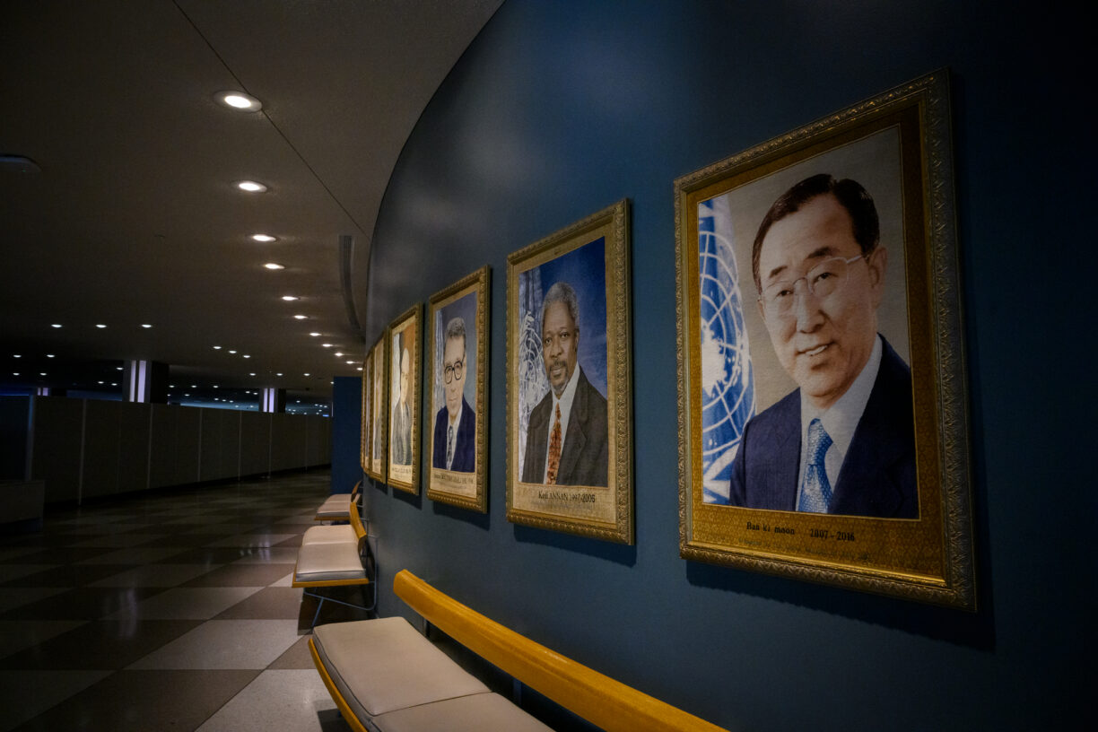 I år skal verdens land velge en ny FN-sjef. Så langt har ni menn hatt denne rollen.  — Når over hundre medlemsland ber om en «kvalifisert kvinne», kan det høres ut som om det er mangel på dem. Det er det ikke. Historien viser at kvinnelige kandidater har vært minst like kvalifiserte som mennene som er blitt valgt, sier Catharina Bu, generalsekretær i FN-sambandet. Foto: UN Photo/Loey Felipe