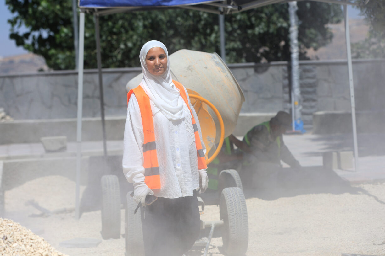 ILOs flaggskipsrapport Employment and Social Trends 2026 viser at selv om arbeidsledigheten har gått ned globalt, er færre arbeidere i anstendige jobber. Samtidig har fremgangen mot likestilling på jobb har i stor grad stoppet opp. Foto: ILO/Salah Malkawi