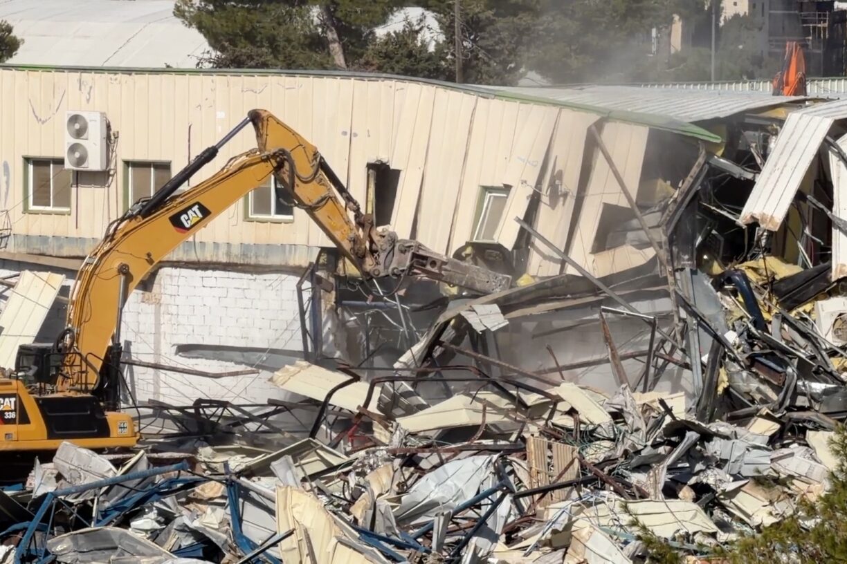 På tirsdag 20. januar rev israelske myndigheter UNRWAs bygg i Øst-Jerusalem.  Folkeretten har vært utsatt for stadig sterkere angrep i altfor lang tid og risikerer å miste sin relevans dersom medlemsstatene ikke reagerer, advarer UNRWA-sjefen Philippe Lazzarini. Foto: UNRWA