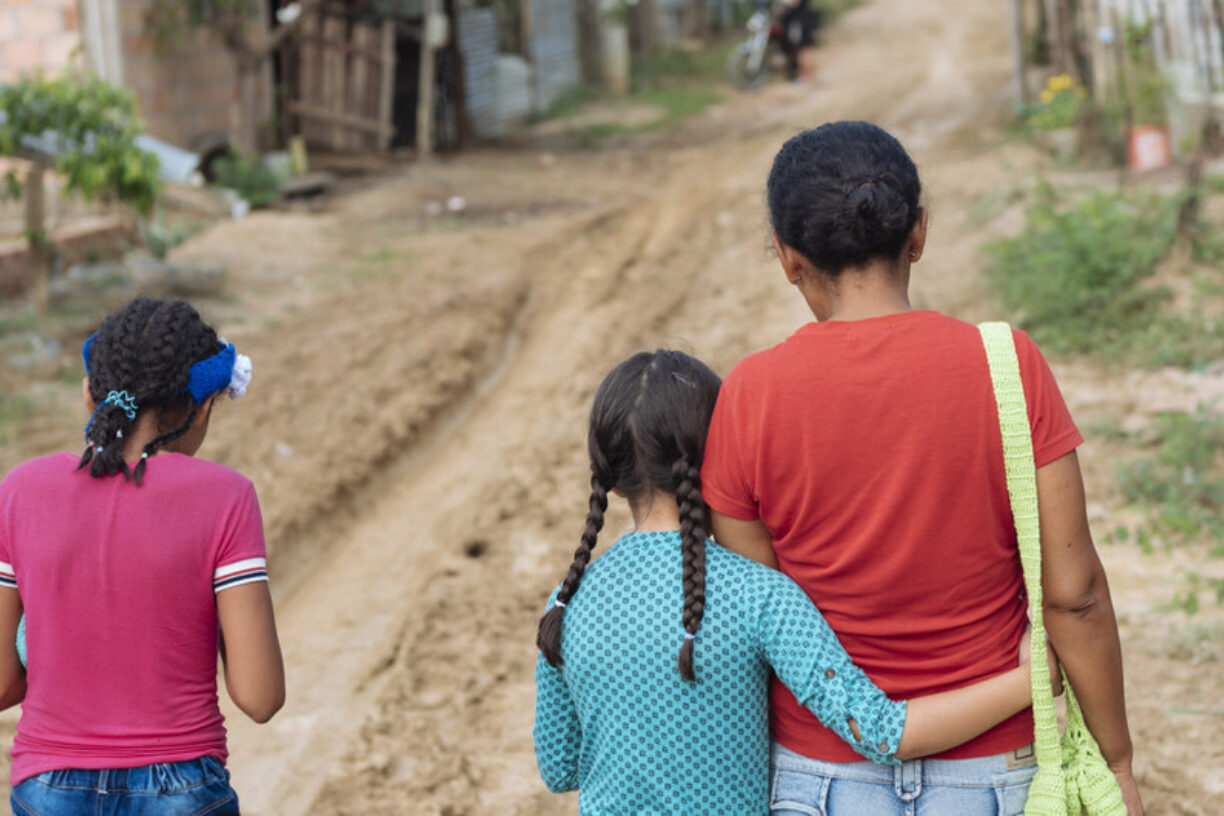 En familie på flukt i Venezuela. Foto: UNICEF