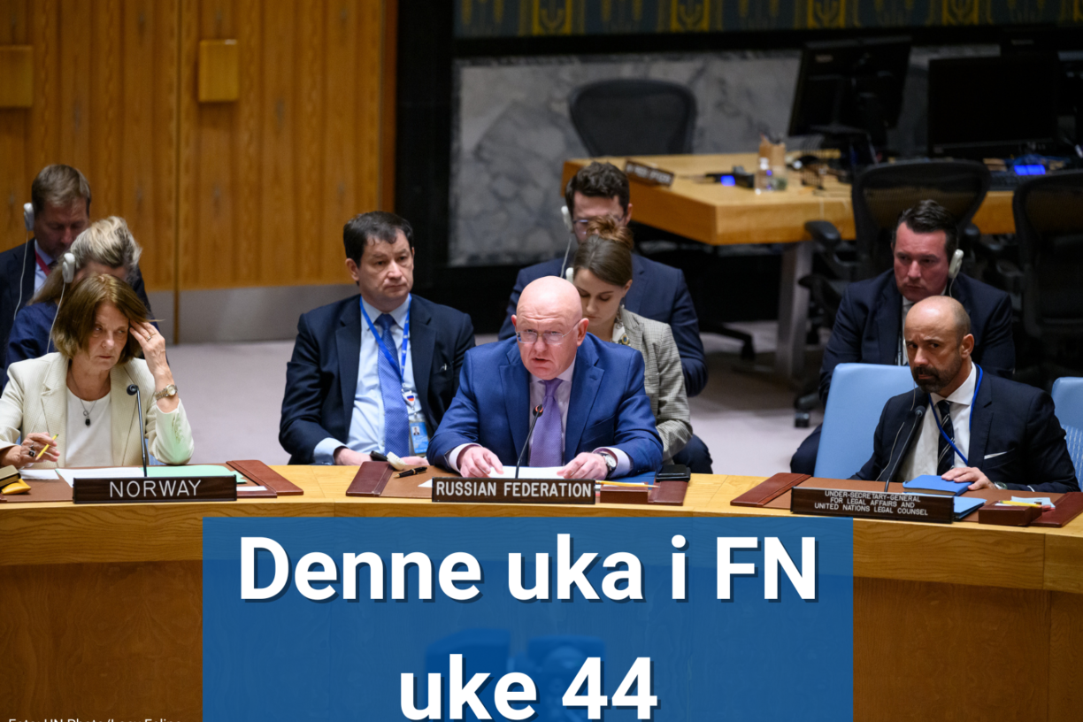 Vassilij Nebenzia (i midten), Russlands FN-ambassadør, taler under Sikkerhetsrådets møter om Ukraina og opprettholdelse av internasjonal fred og sikkerhet. Norges FN-ambassadør Mona Juul (til venstre) sitter ved siden av Russland. Foto: UN Photo/Loey Felipe.