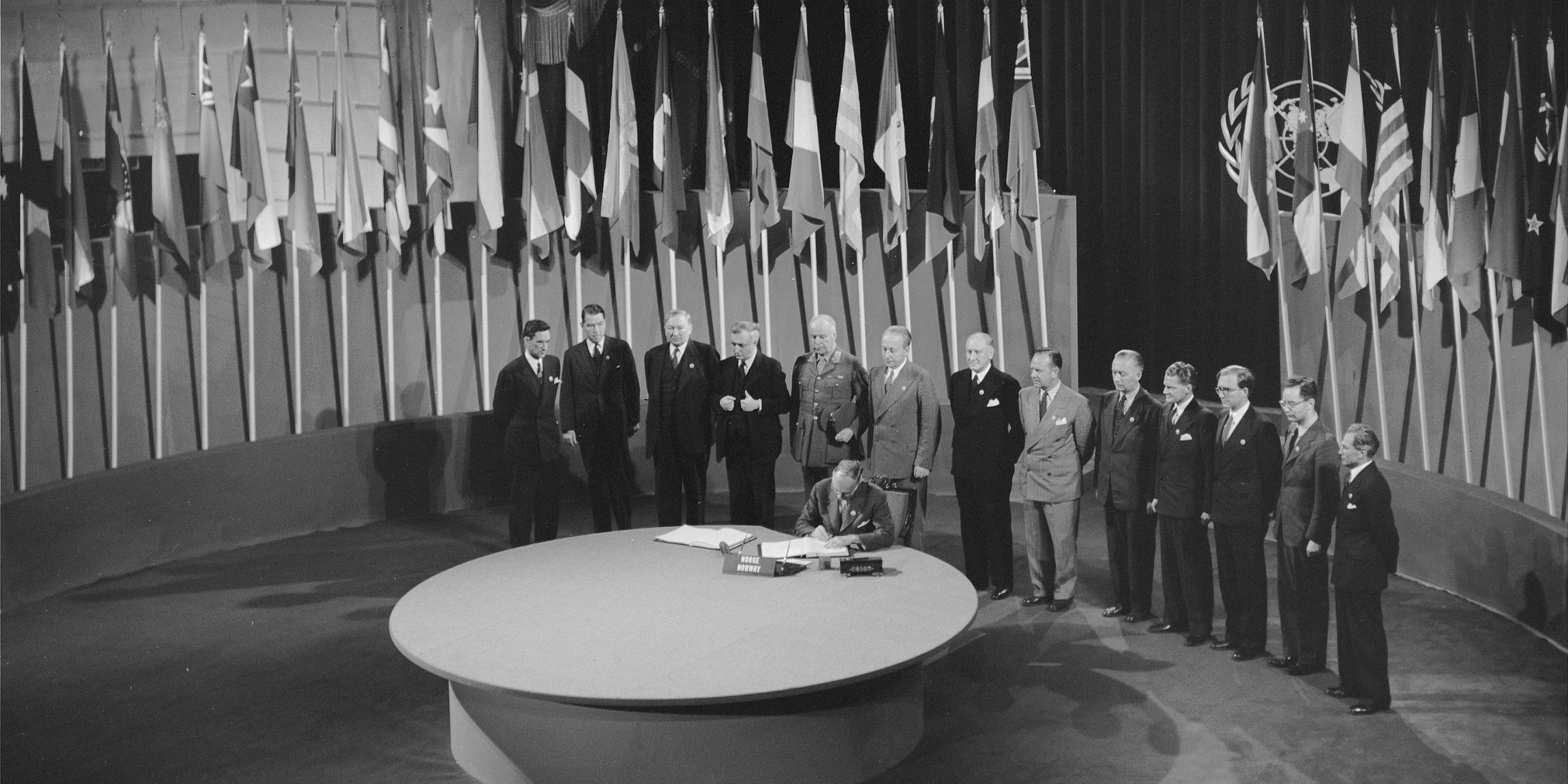 Устав оон приняли. Организация Объединенных наций 1945. Конференция Объединенных наций в Сан-Франциско 1945. ООН 1945 год. Конференция ООН 1945.